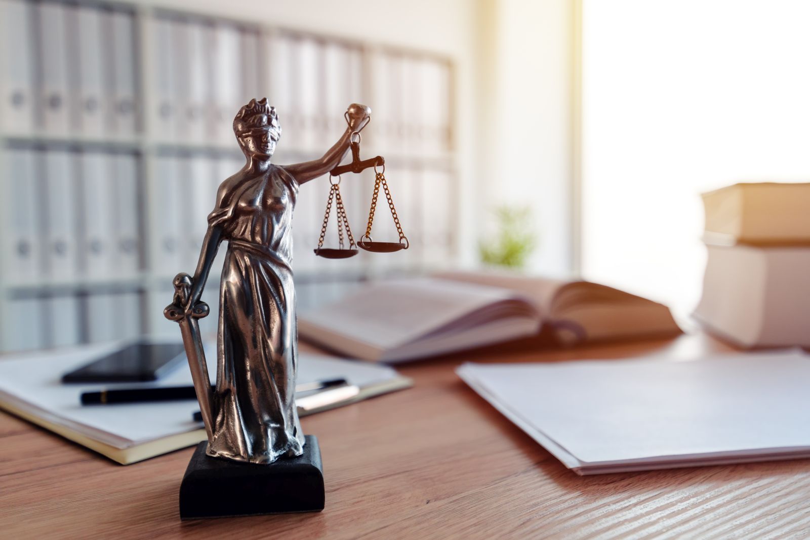 When to Hire a Corporate Litigation Lawyer for Your Business